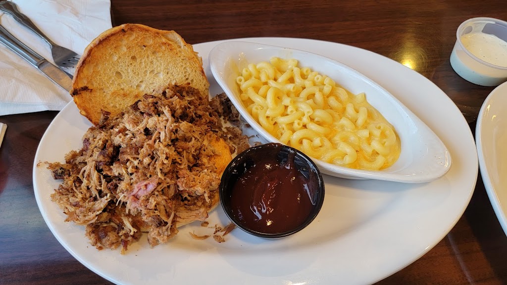 Smoke & Fire | restaurant | 825 1st St SE, New Prague, MN 56071, USA | 9527585522 OR +1 952-758-5522