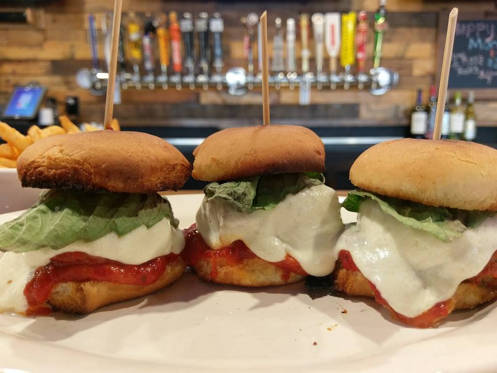 Halftime Pizza | restaurant | 7126 Tezel Rd, San Antonio, TX 78250, USA | 2105212990 OR +1 210-521-2990