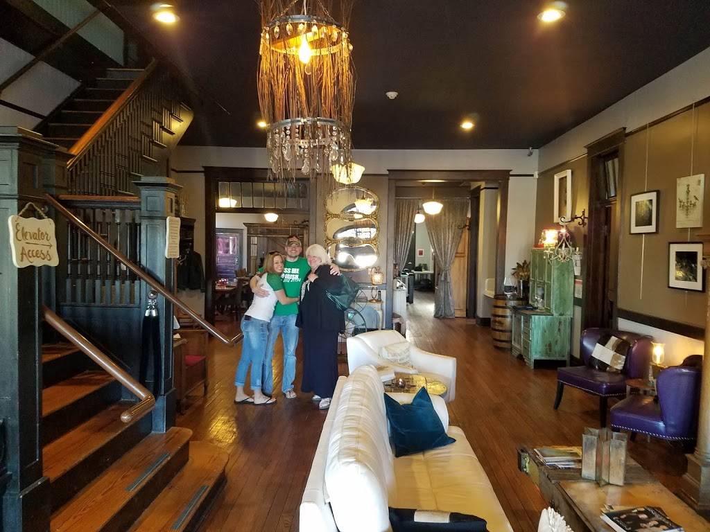 Chandelier | restaurant | 575 S Royal St, Jackson, TN 38301, USA | 7315542221 OR +1 731-554-2221