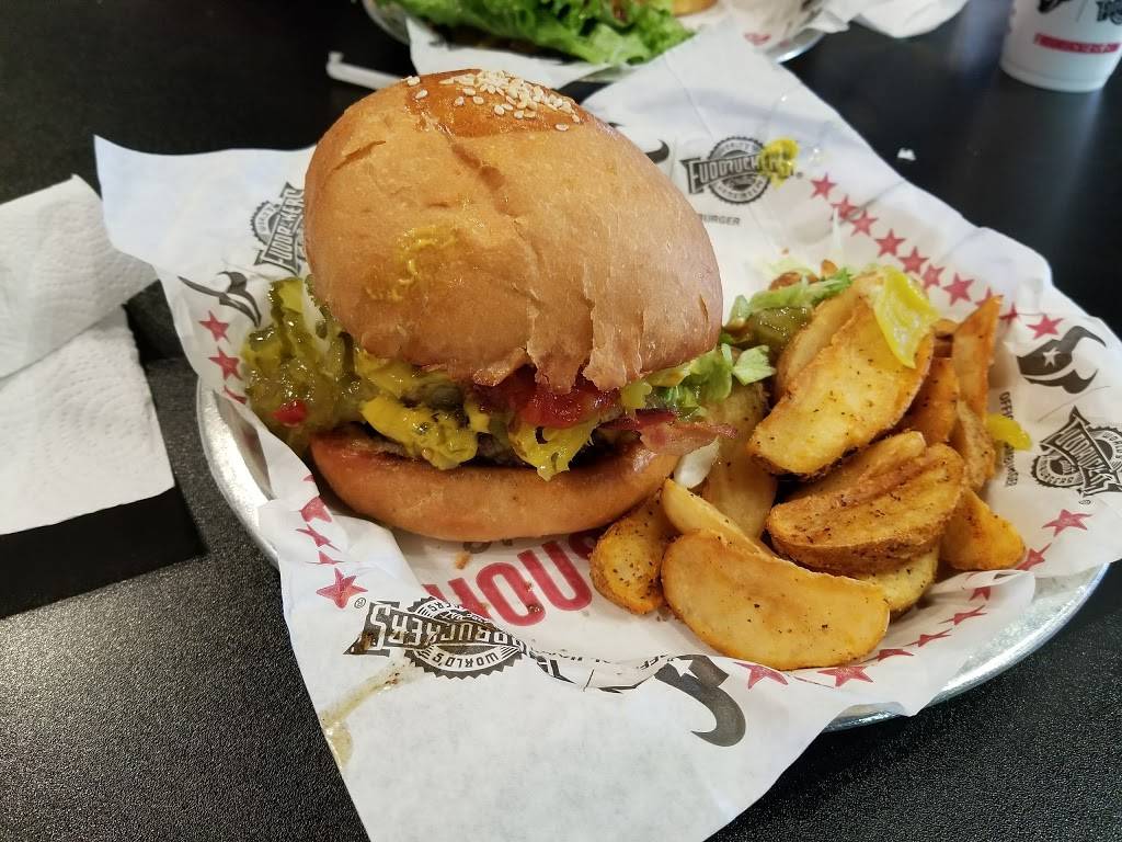 Fuddruckers | restaurant | 11445 Fountain Lake Dr, Stafford, TX 77477, USA | 2812409414 OR +1 281-240-9414