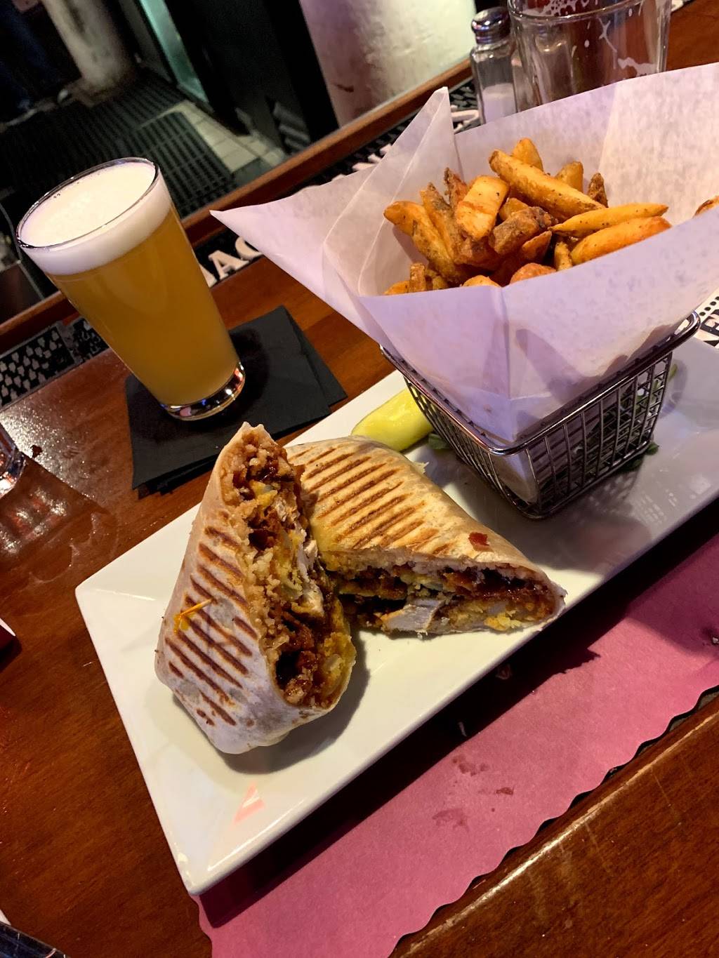 Black Raspberry Pub | restaurant | 36 Cordage Park Cir # 111, Plymouth, MA 02360, USA | 5088300022 OR +1 508-830-0022