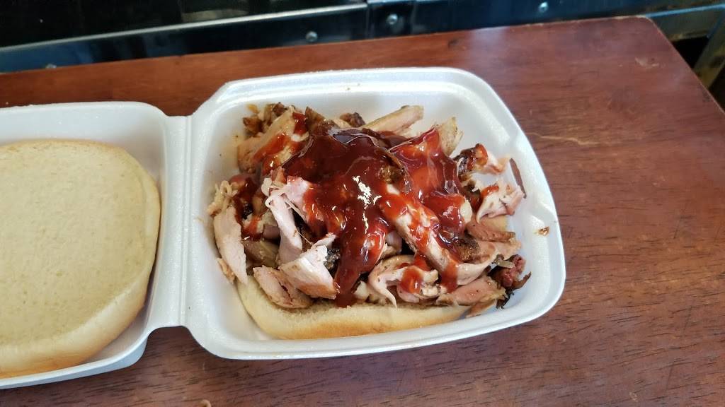 Guillorys Bar B Que | restaurant | 11850 Bissonnet St, Houston, TX 77099, USA | 7132045813 OR +1 713-204-5813