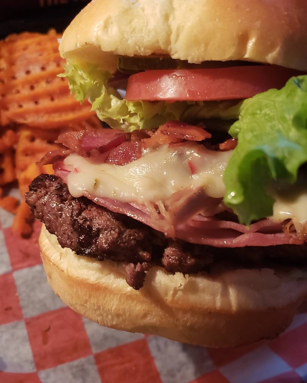 Becketts Burger Bar | restaurant | 146 N Main St, Bowling Green, OH 43402, USA | 4193527800 OR +1 419-352-7800