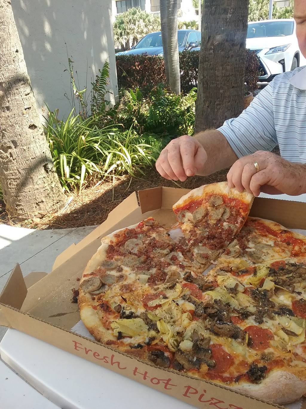 Italian Grill Pizza and Market | restaurant | 4809 Florida A1A #15C, Vero Beach, FL 32963, USA | 7729995550 OR +1 772-999-5550