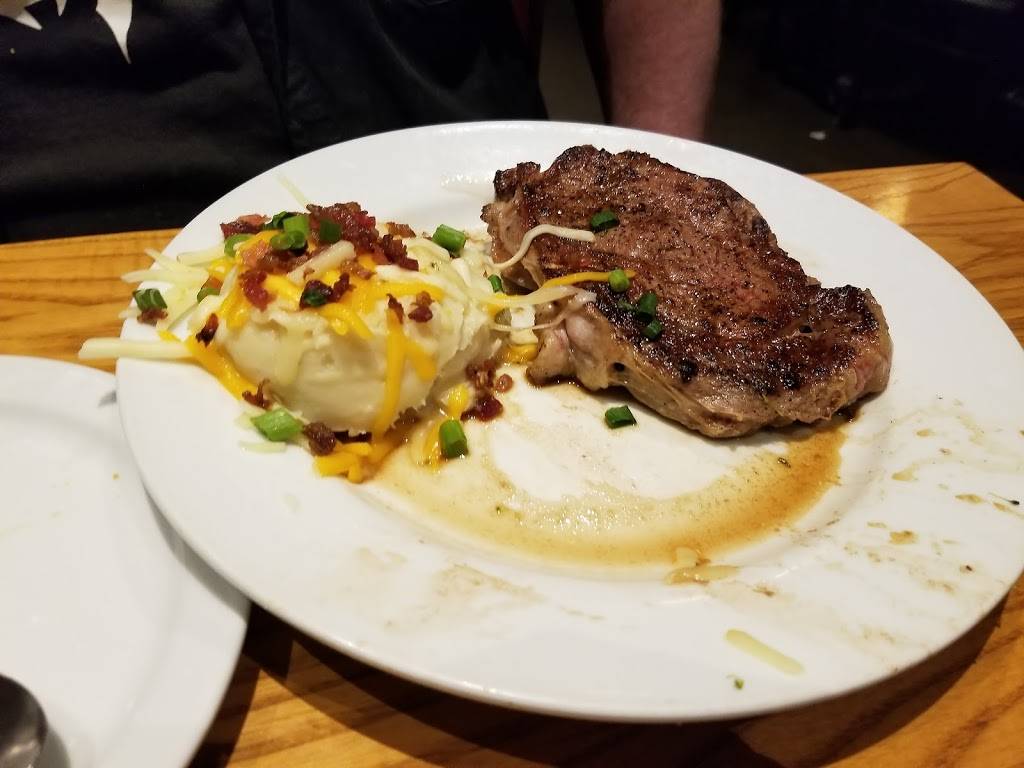 Chilis Grill & Bar | meal takeaway | 6635 Clinton Hwy, Knoxville, TN 37912, USA | 8659384372 OR +1 865-938-4372