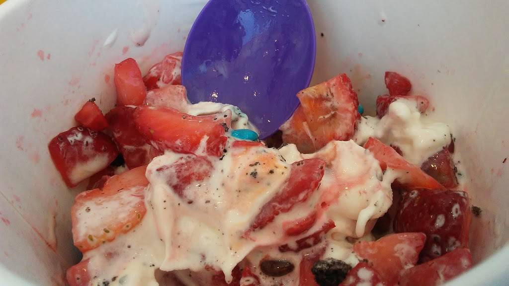 Menchies Frozen Yogurt | bakery | 10771 Gateway S Blvd, El Paso, TX 79934, USA | 9158210101 OR +1 915-821-0101