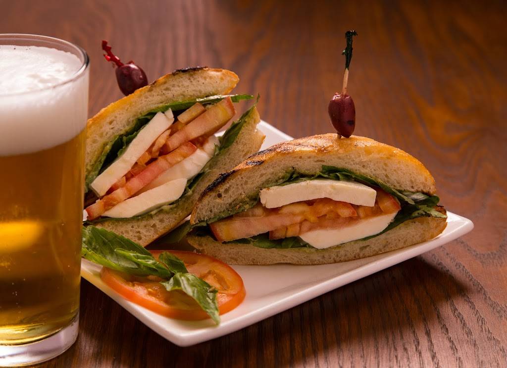 Clarks Bistro and Pub | restaurant | 264 E Main St, Hillsboro, OR 97123, USA | 5033524921 OR +1 503-352-4921