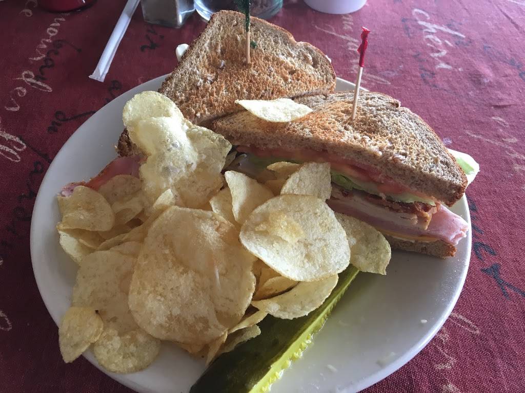 Simply Suzannes Cafe | restaurant | 525 Airport Rd, Martinsville, VA 24112, USA | 2769571142 OR +1 276-957-1142