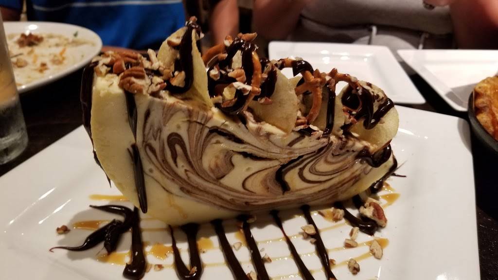 Guy Fieris Smokehouse | restaurant | 333 Waterside Dr #103, Norfolk, VA 23510, USA | 7572332918 OR +1 757-233-2918