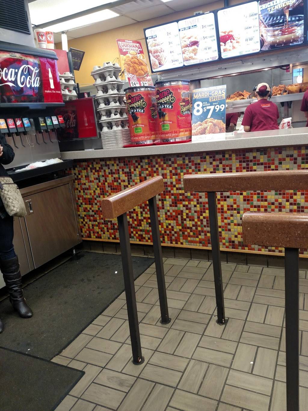 Popeyes Louisiana Kitchen | restaurant | 1620 N Larkin Ave, Crest Hill, IL 60403, USA | 8155823451 OR +1 815-582-3451