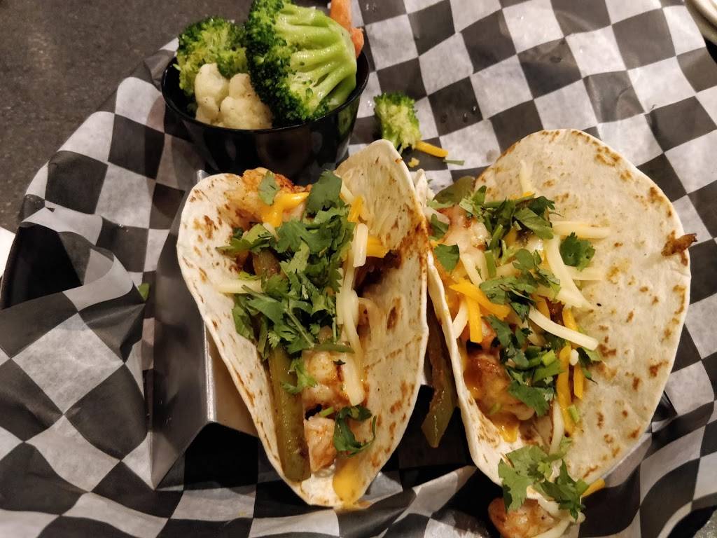 Louies Grill & Bar | restaurant | 9401 Lake Hefner Pkwy, Oklahoma City, OK 73120, USA | 4057512298 OR +1 405-751-2298