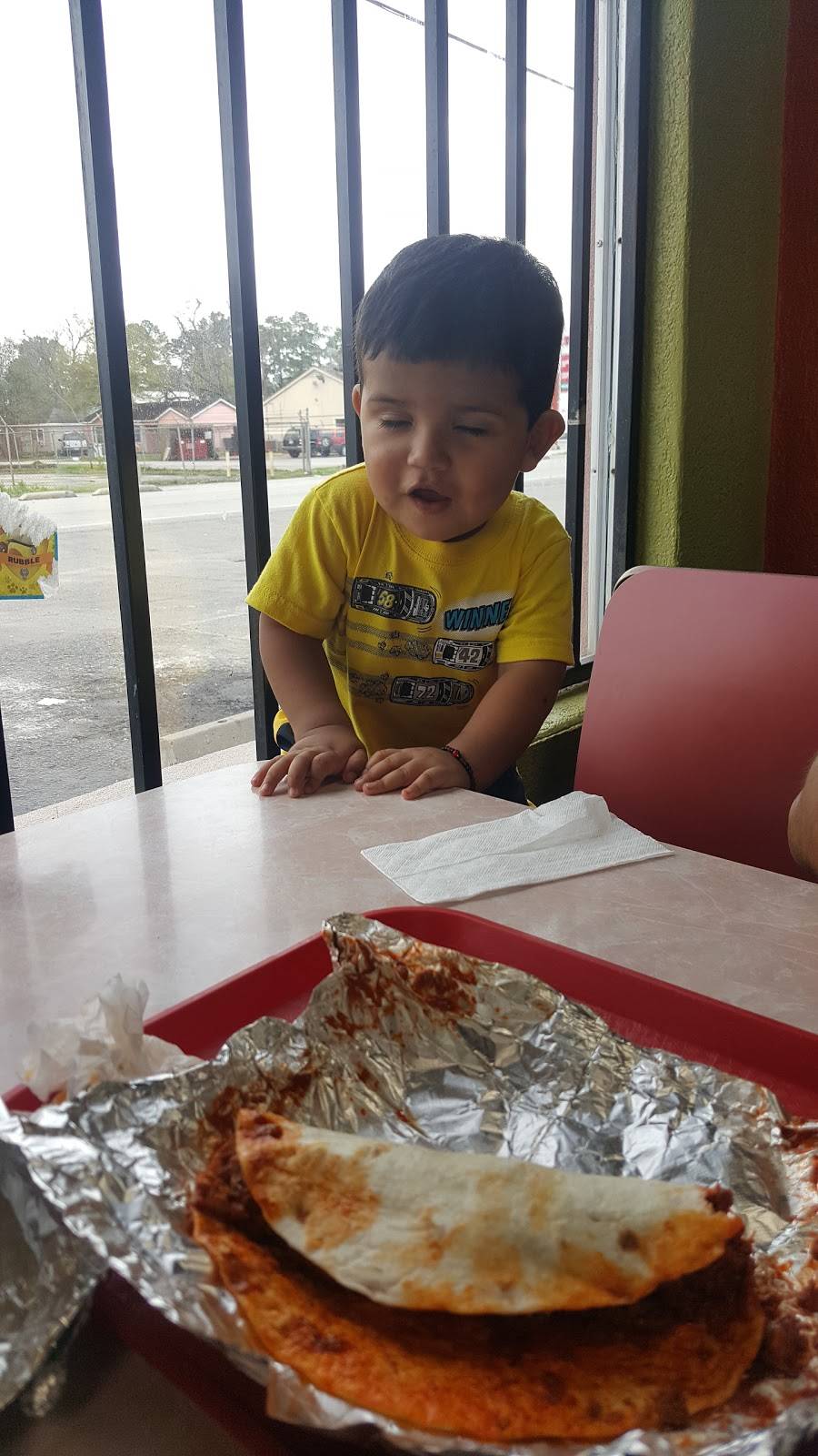 Saritas Taqueria | restaurant | 10305 Bauman Rd #3701, Houston, TX 77076, USA | 7136926999 OR +1 713-692-6999