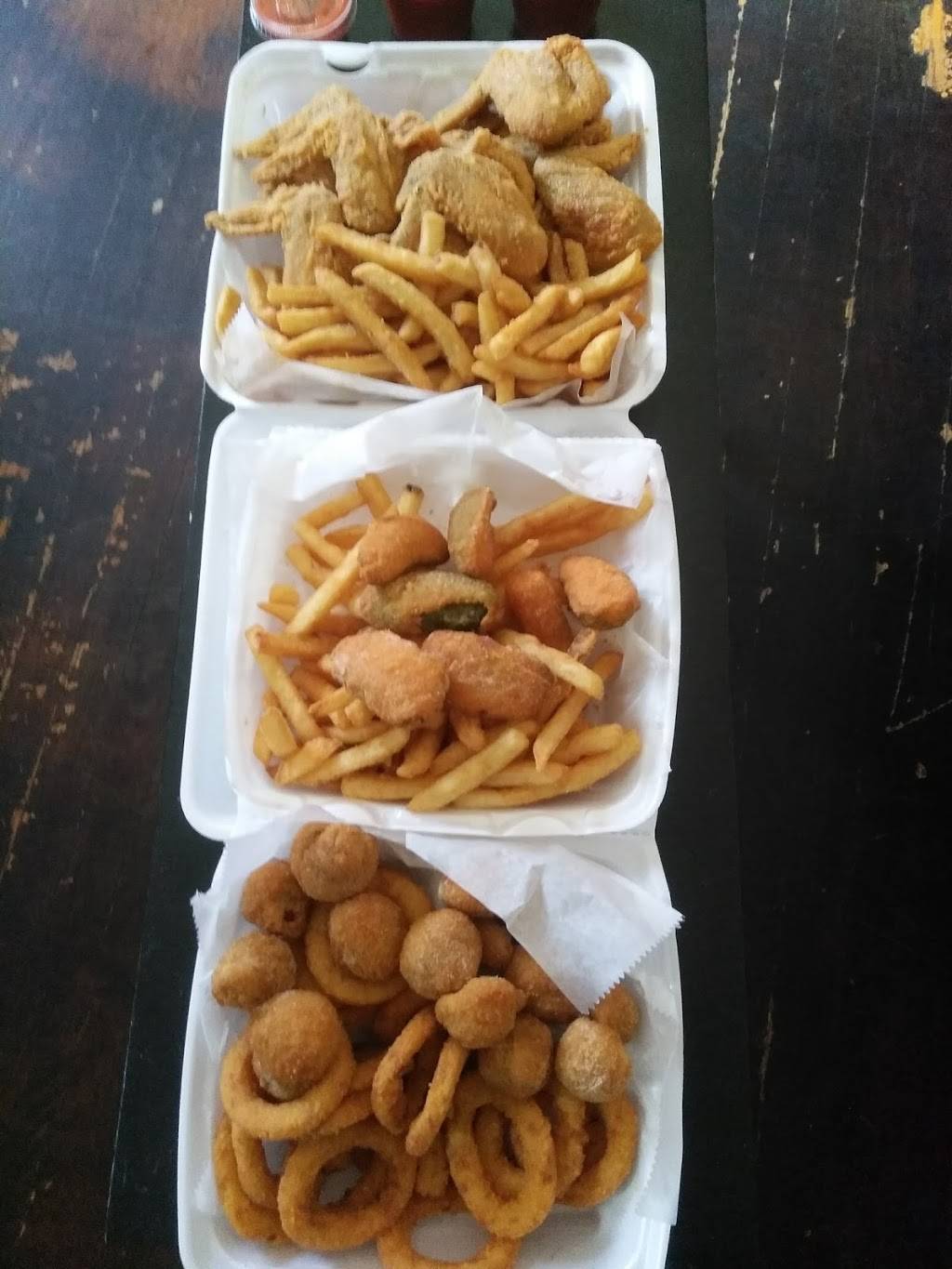 JJ Fish & Chicken | restaurant | 3213 W Villard Ave, Milwaukee, WI 53209, USA | 4144664436 OR +1 414-466-4436