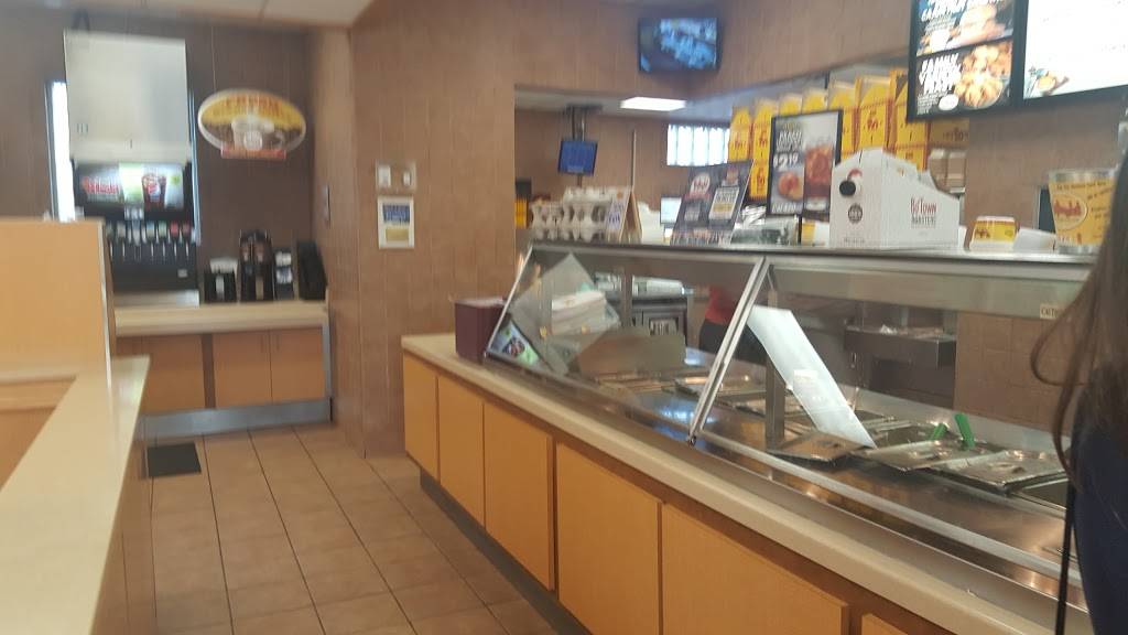 Bojangles Famous Chicken n Biscuits | restaurant | 2009 Abbey Rd, Charlottesville, VA 22911, USA | 4342931190 OR +1 434-293-1190