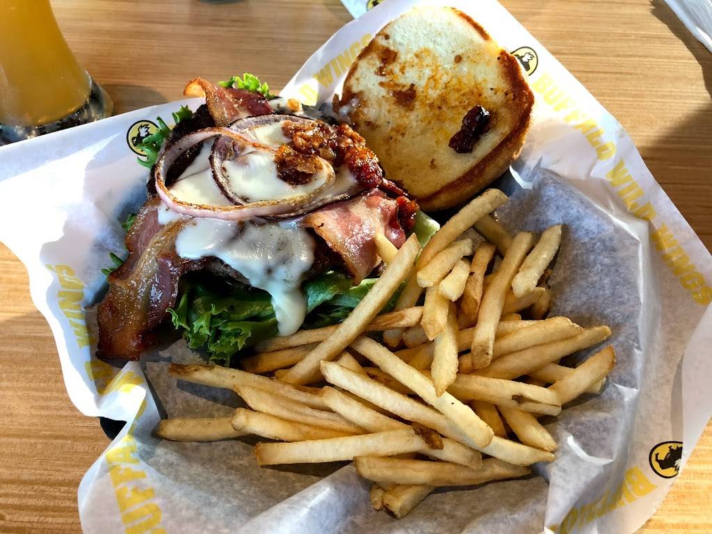 Buffalo Wild Wings | restaurant | 2938 Tyrone Blvd N, St. Petersburg, FL 33710, USA | 7272026311 OR +1 727-202-6311