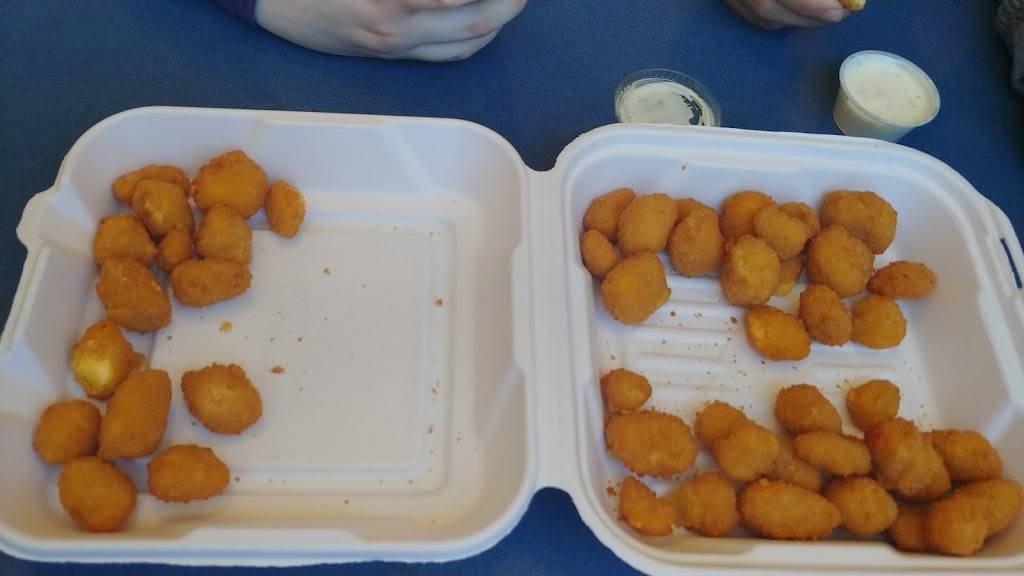 Toms Drive-In | restaurant | 1151 Wittmann Park Ln, Menasha, WI 54952, USA | 9207252729 OR +1 920-725-2729