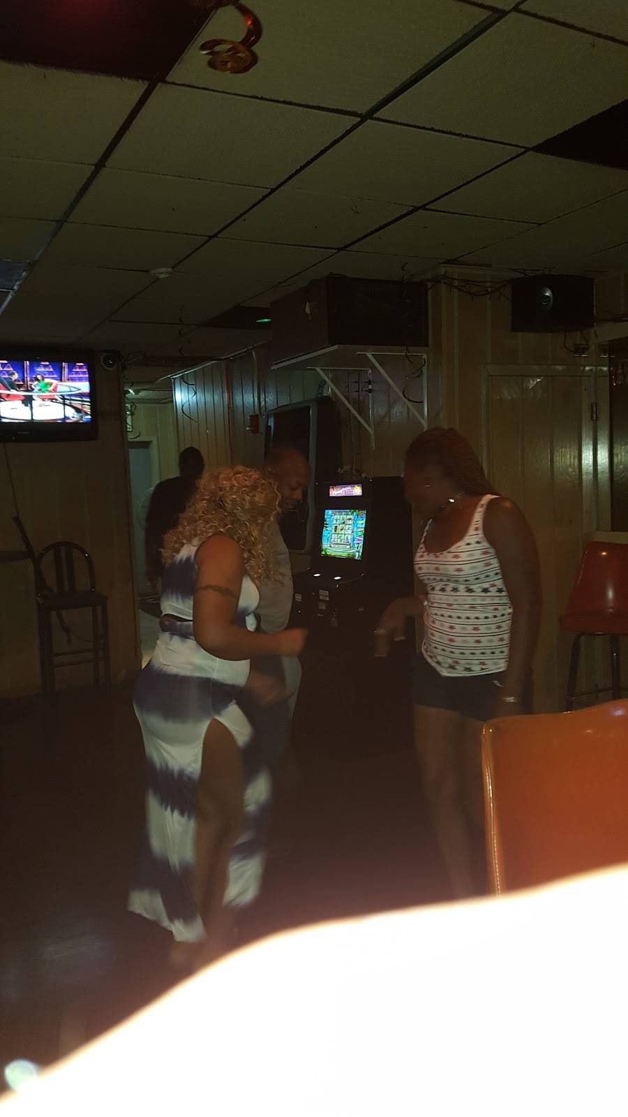 Club 151 Inc | restaurant | 4128 N Broad St, Philadelphia, PA 19140, USA | 2154550330 OR +1 215-455-0330