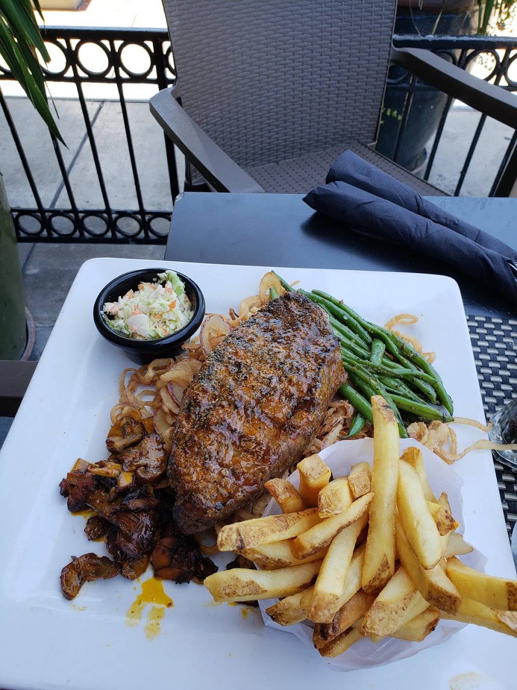 The Coyote Bar & Grill | night club | 300 Carlsbad Village Dr, Carlsbad, CA 92008, USA | 7607294695 OR +1 760-729-4695