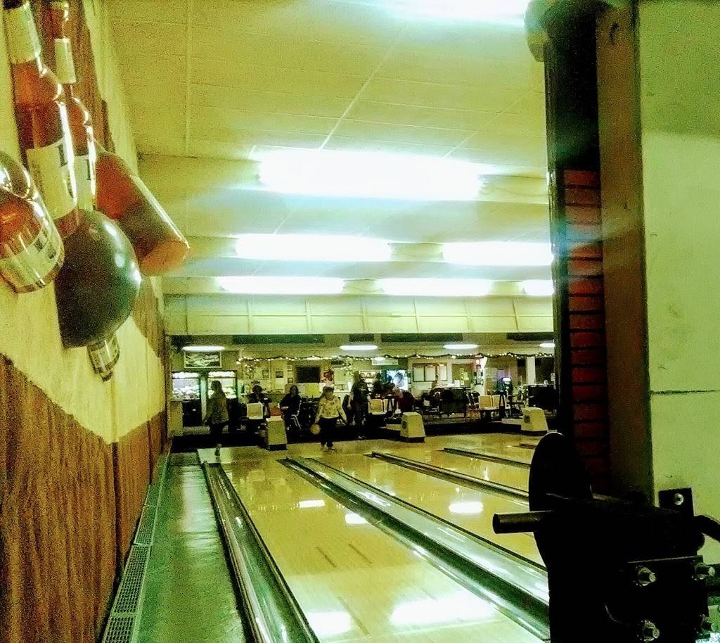 Bowlero Lanes & Lounge | night club | 4209 Coolidge Hwy, Royal Oak, MI 48073, USA | 2485497500 OR +1 248-549-7500