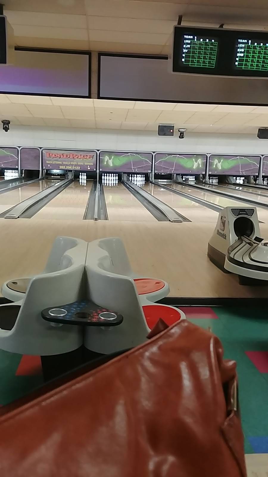 Old Settlers Bowling Center | restaurant | 1500 15th Ave, Union Grove, WI 53182, USA | 2628783709 OR +1 262-878-3709