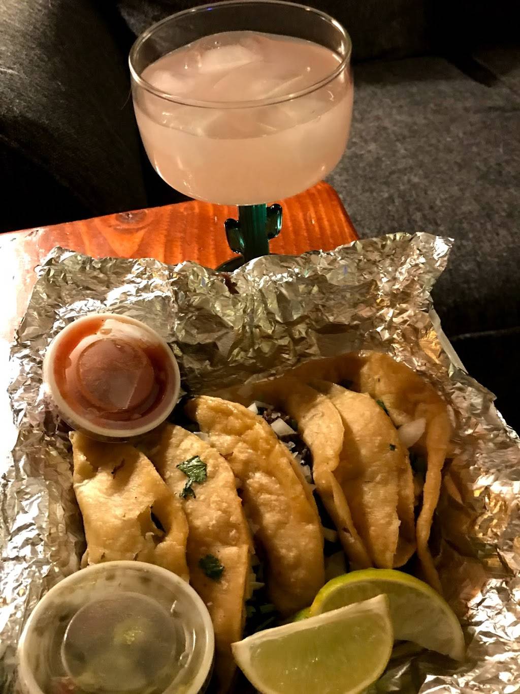 Lyndas Tacos | restaurant | 105 M-66, Charlevoix, MI 49720, USA | 2314372024 OR +1 231-437-2024