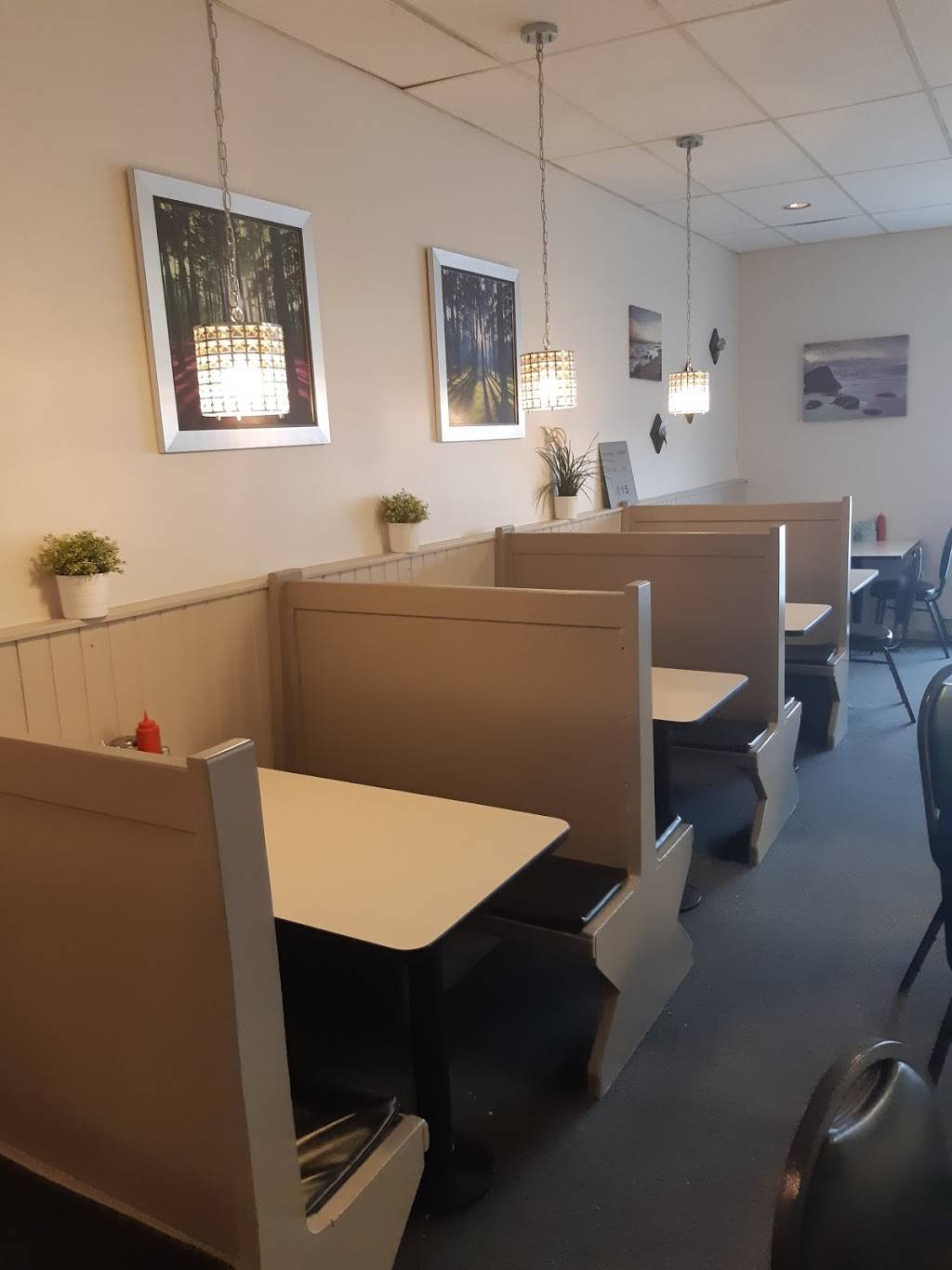 Olde London Fish And Chips | restaurant | 561 Southdale Rd E, London, ON N6E 1A2, Canada | 5196816644 OR +1 519-681-6644