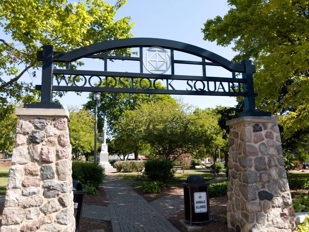 Starbucks | cafe | 129 E Van Buren St B, Woodstock, IL 60098, USA | 8153341325 OR +1 815-334-1325