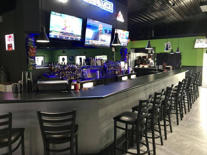 Hot Shots Billiards | restaurant | 700 Riverside Dr, Charles City, IA 50616, USA | 6412282001 OR +1 641-228-2001