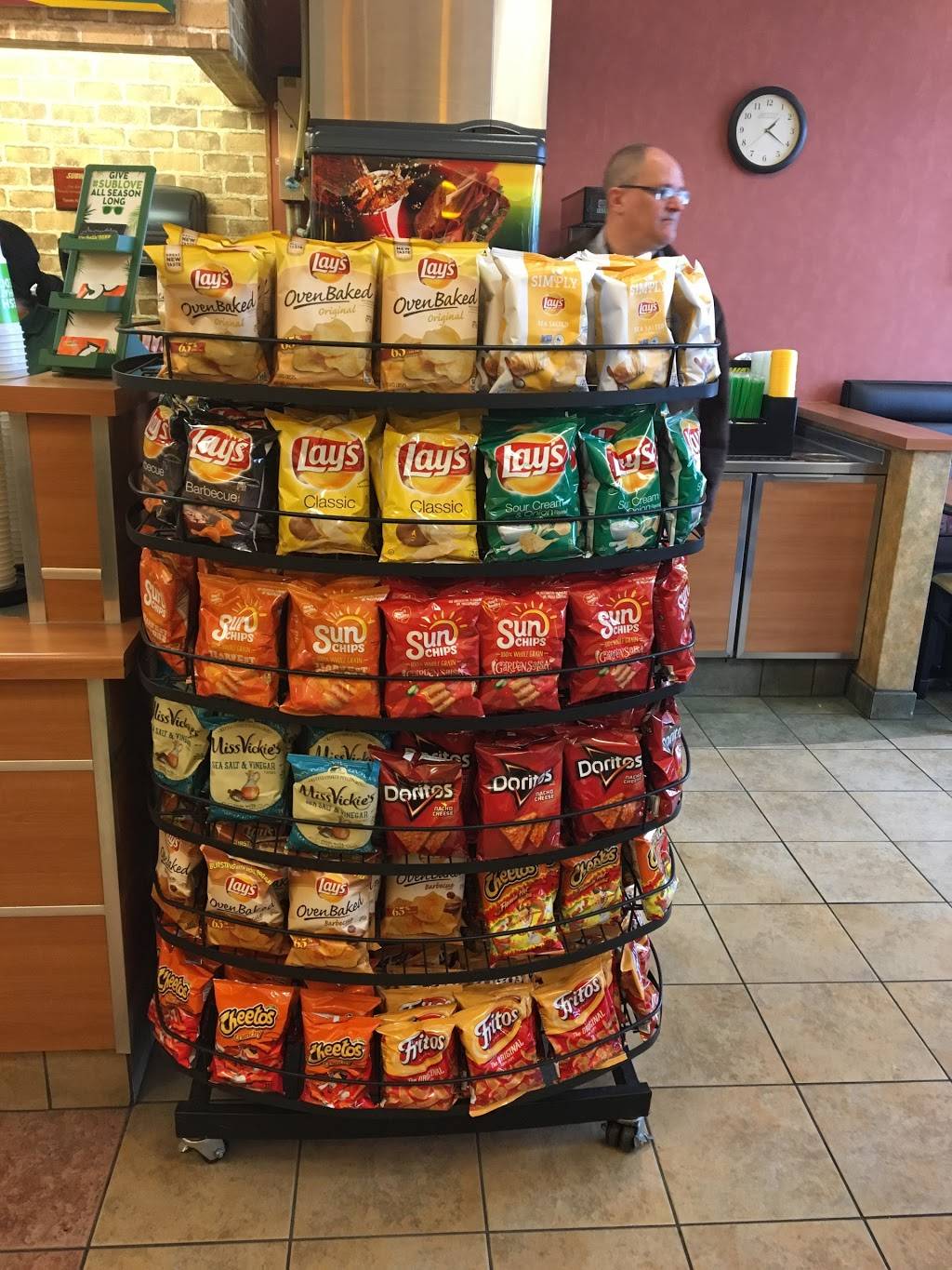 Subway Restaurants | restaurant | 7076 N Mannheim Road, Rosemont, IL 60018, USA | 8478243400 OR +1 847-824-3400