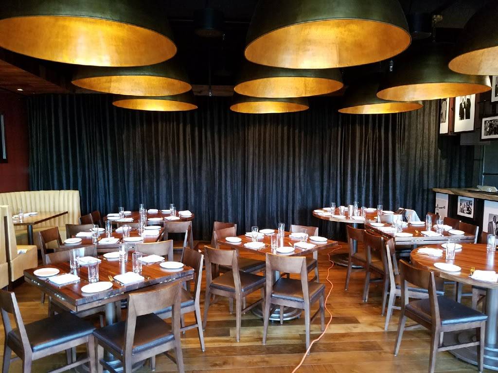 Michael Jordans Restaurant | cafe | 1225 22nd St, Oak Brook, IL 60523, USA | 6308282932 OR +1 630-828-2932