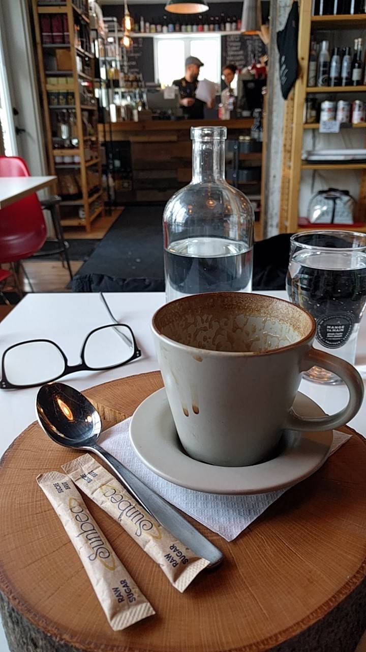 Mange ta main - Garde lautre pour demain Café-Traiteur-Boutique | cafe | 3807 Rue Villeneuve, Lac-Mégantic, QC G6B 2B3, Canada | 8195825136 OR +1 819-582-5136