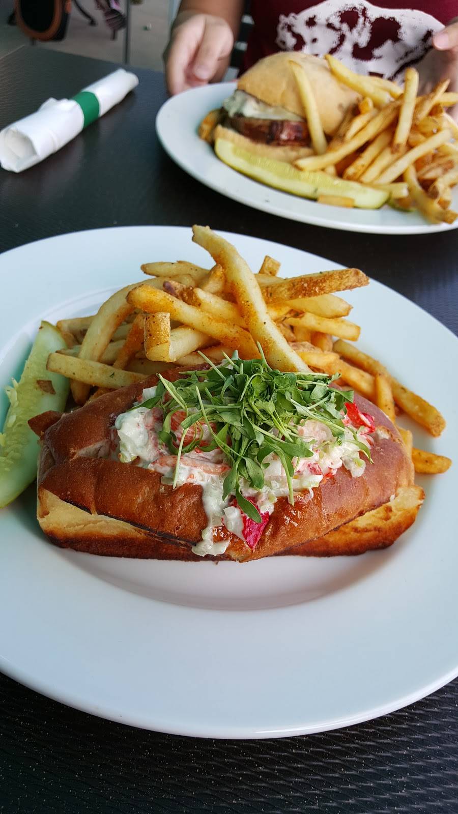 Riva Crab House | restaurant | 700 E Grand Ave, Chicago, IL 60611, USA | 3126447482 OR +1 312-644-7482