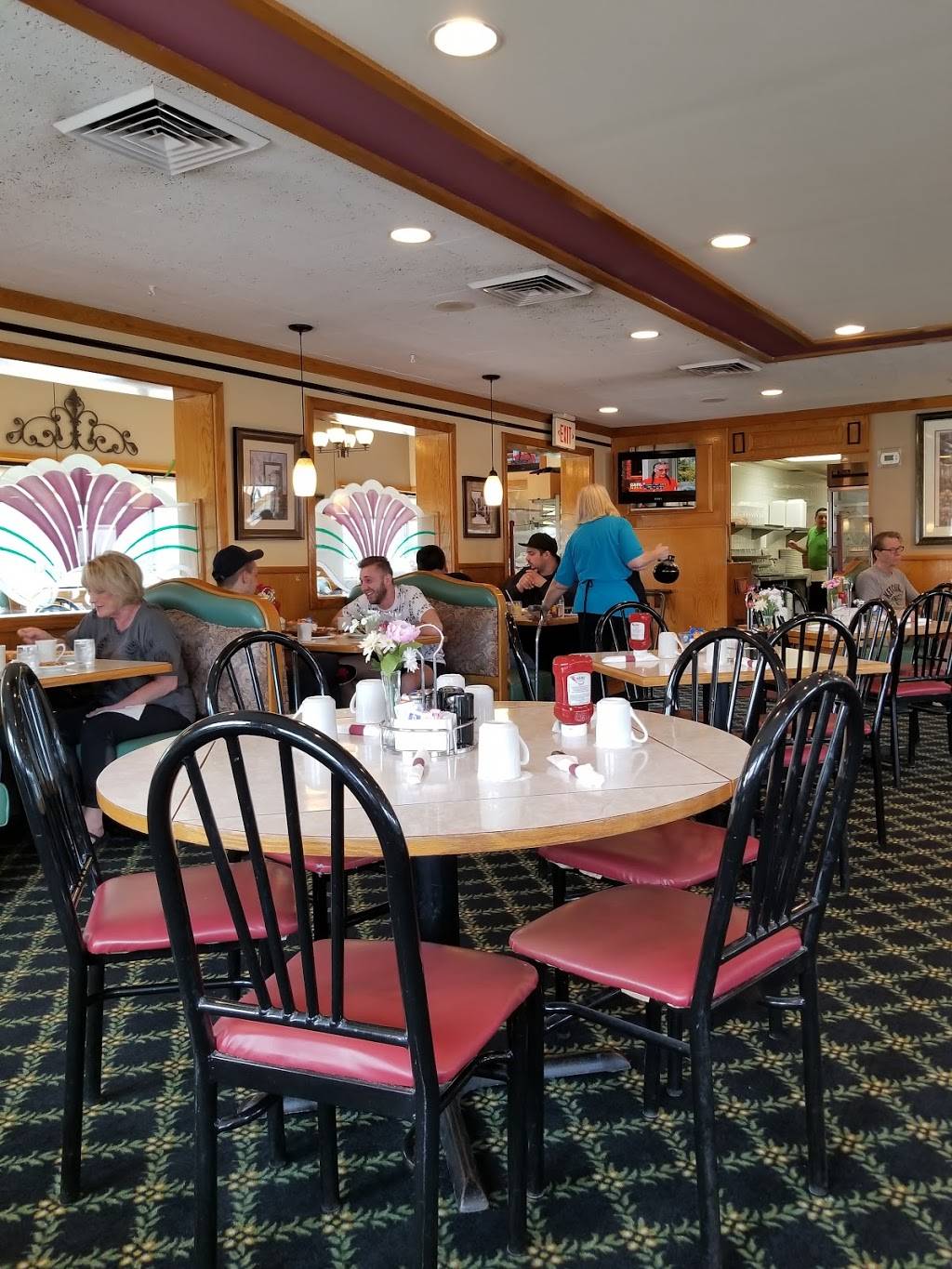 Mattys Family Restaurant & Pancake House | restaurant | 10S642 Kingery Hwy, Willowbrook, IL 60527, USA | 6306559020 OR +1 630-655-9020