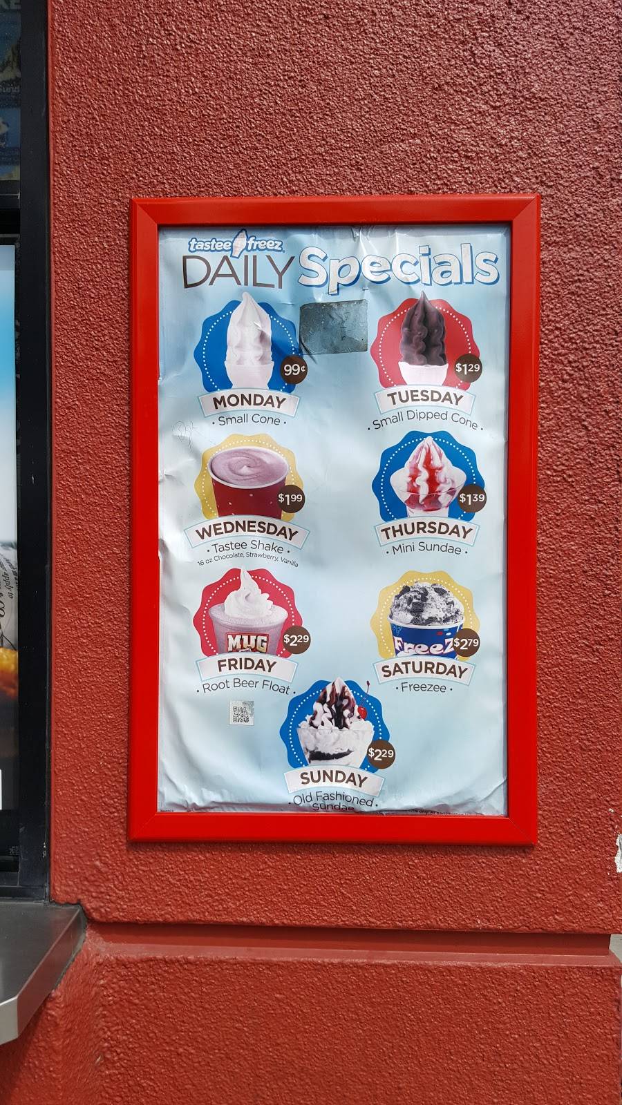 Wienerschnitzel | restaurant | 2830 S Ventura Rd, Oxnard, CA 93033, USA | 8052470442 OR +1 805-247-0442