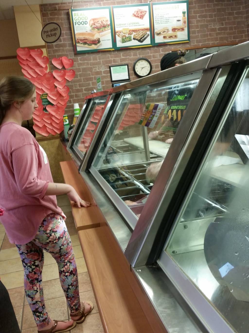 Subway | restaurant | 121 E Colby St, Whitehall, MI 49461, USA | 2318949396 OR +1 231-894-9396