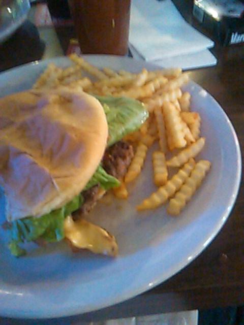 Bailey pub & grub | restaurant | 918 E Euclid Ave, Des Moines, IA 50316, USA | 5152666560 OR +1 515-266-6560