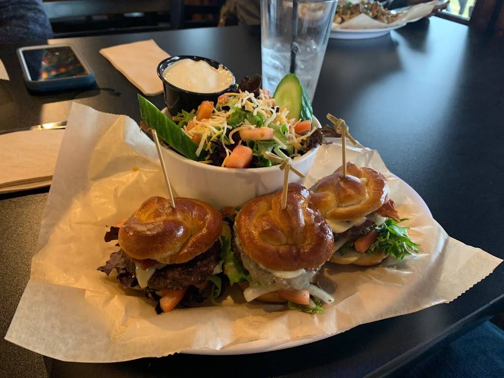 Third Base Pint House | restaurant | 9215 Dublin Rd, Powell, OH 43065, USA | 6145537564 OR +1 614-553-7564