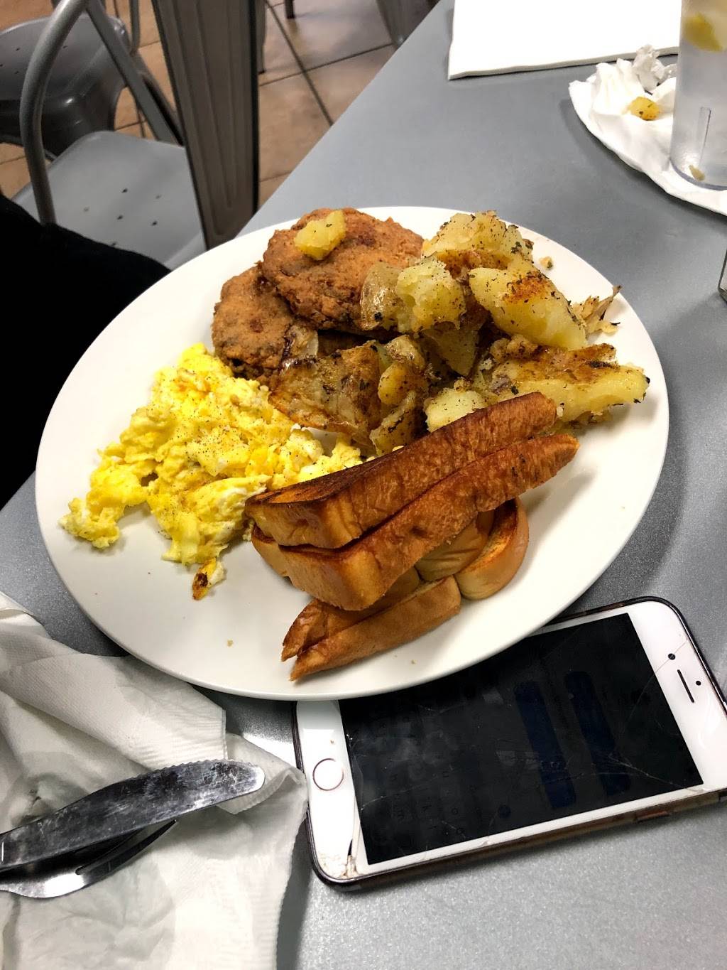 Debbies Delights | restaurant | 4495 Jonesboro Rd, Forest Park, GA 30297, USA | 3143302672 OR +1 314-330-2672