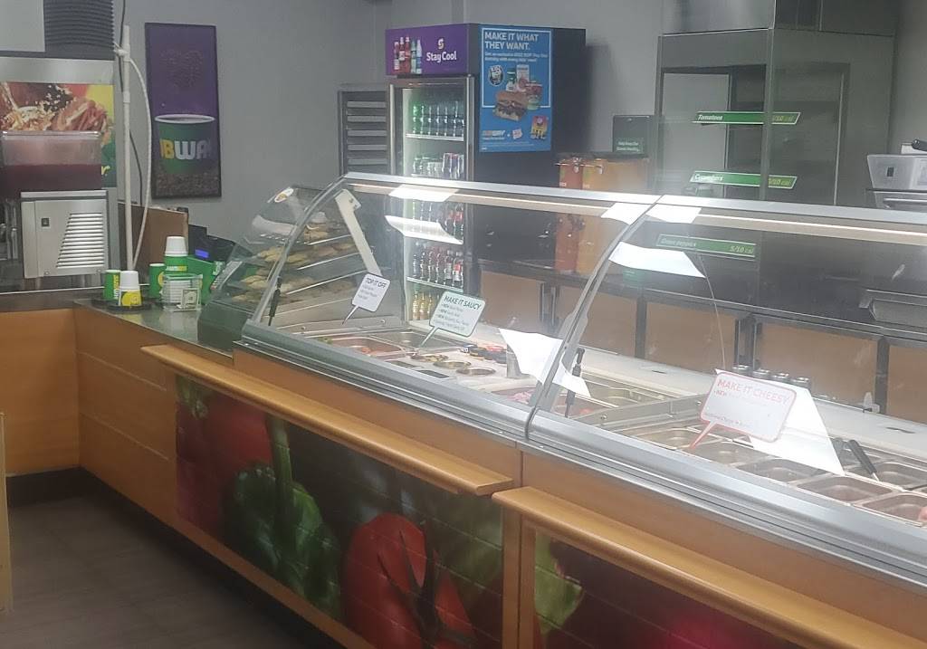 Subway | restaurant | 13606 W State Rd 84, Davie, FL 33325, USA | 9544746651 OR +1 954-474-6651