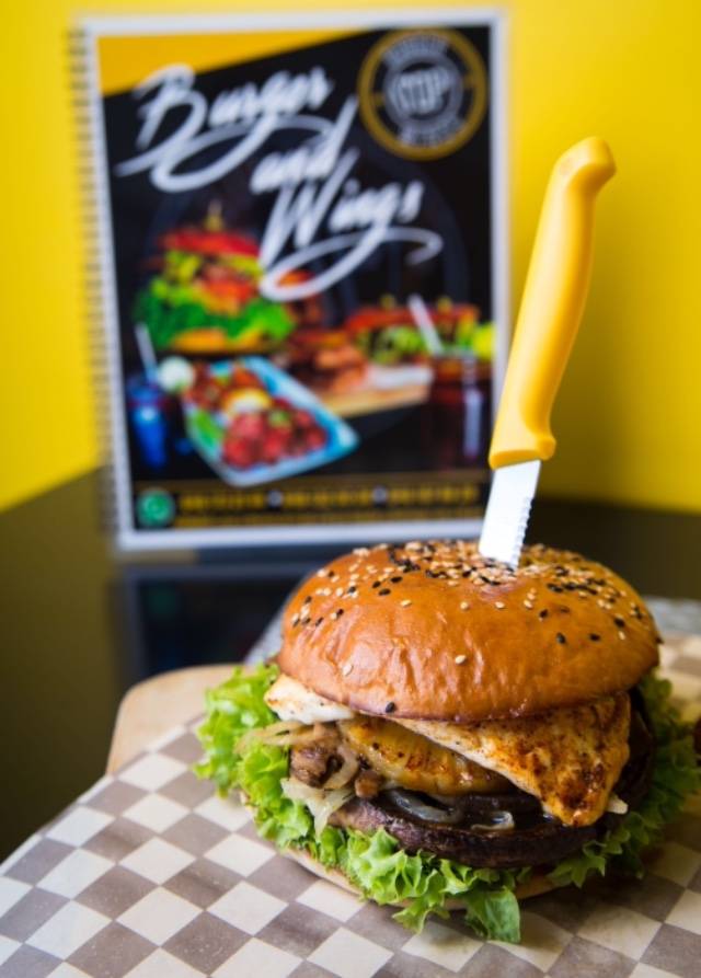 Top burger & wings | restaurant | Carr. Transpeninsular, Chapultepec, 22785 Ensenada, B.C., Mexico | 016461732144 OR +52 646 173 2144