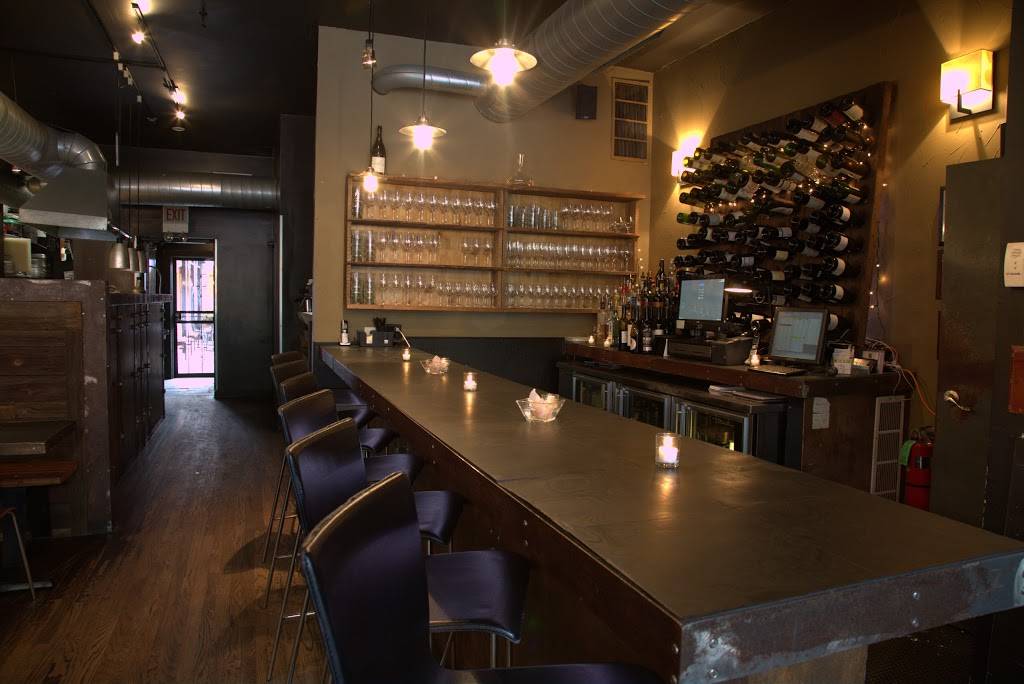 Volo Restaurant Wine Bar | restaurant | 2008 W Roscoe St, Chicago, IL 60618, USA | 7733484600 OR +1 773-348-4600