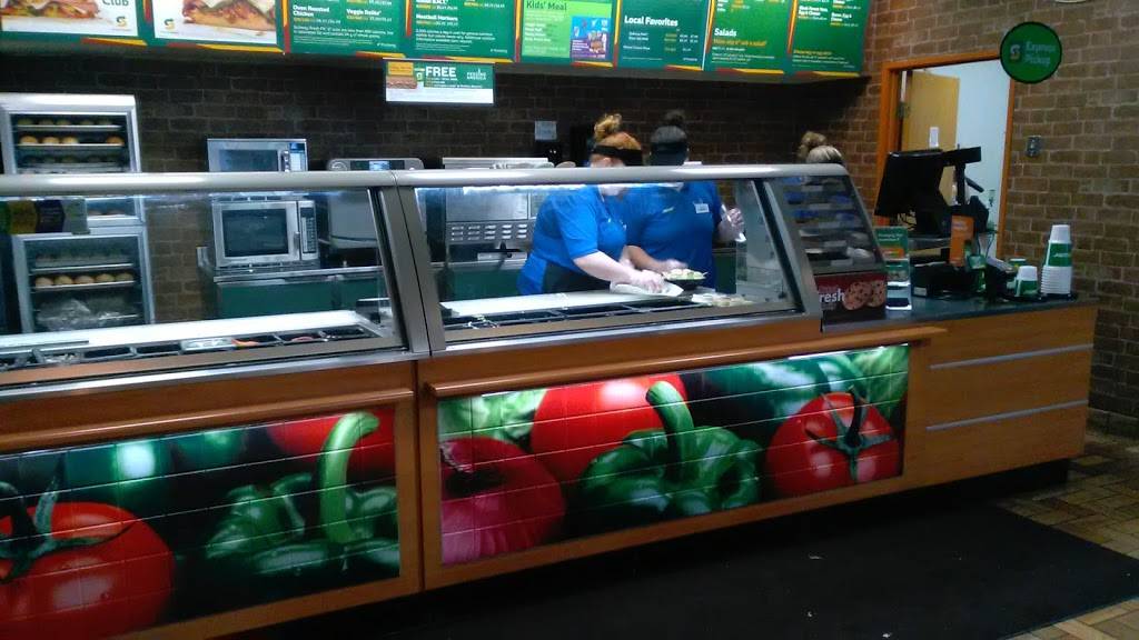 Subway | restaurant | 201 S Main St, Standish, MI 48658, USA | 9898460219 OR +1 989-846-0219