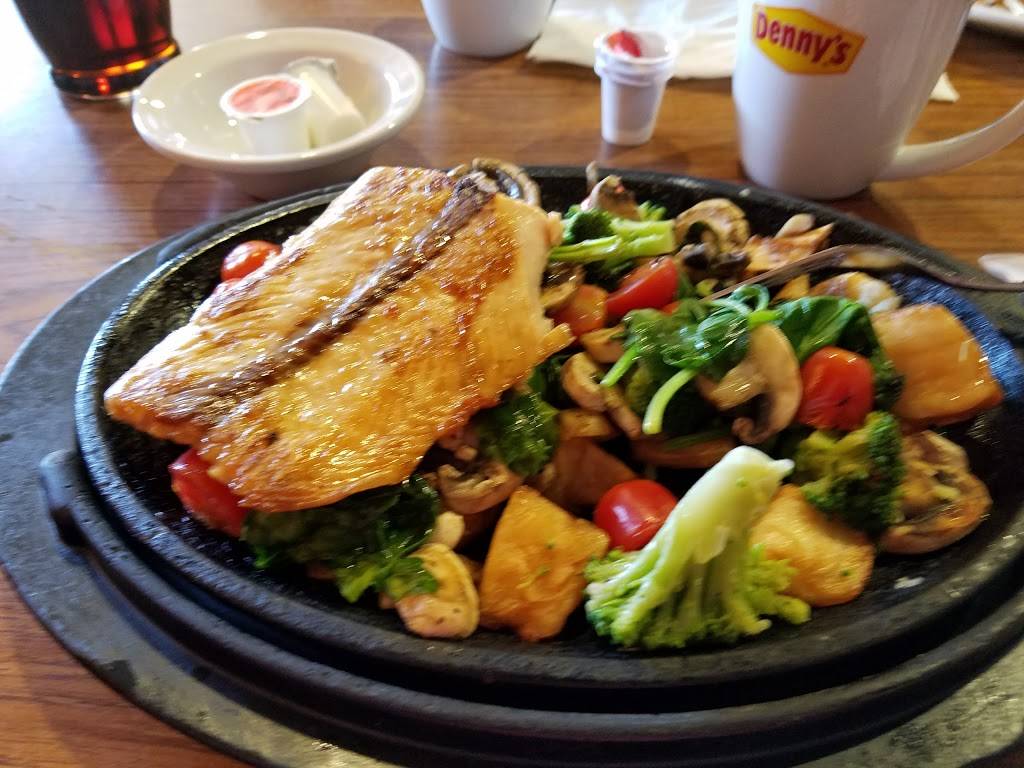 Dennys | restaurant | 540 W Vista Way, Vista, CA 92083, USA | 7608060081 OR +1 760-806-0081