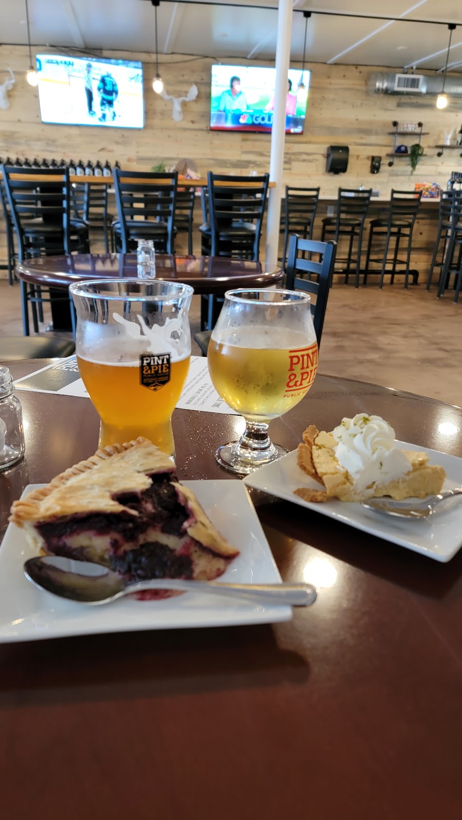 Pint & Pie Public House | restaurant | 7858 NE Leary Way, Redmond, WA 98052, USA | 4256583157 OR +1 425-658-3157
