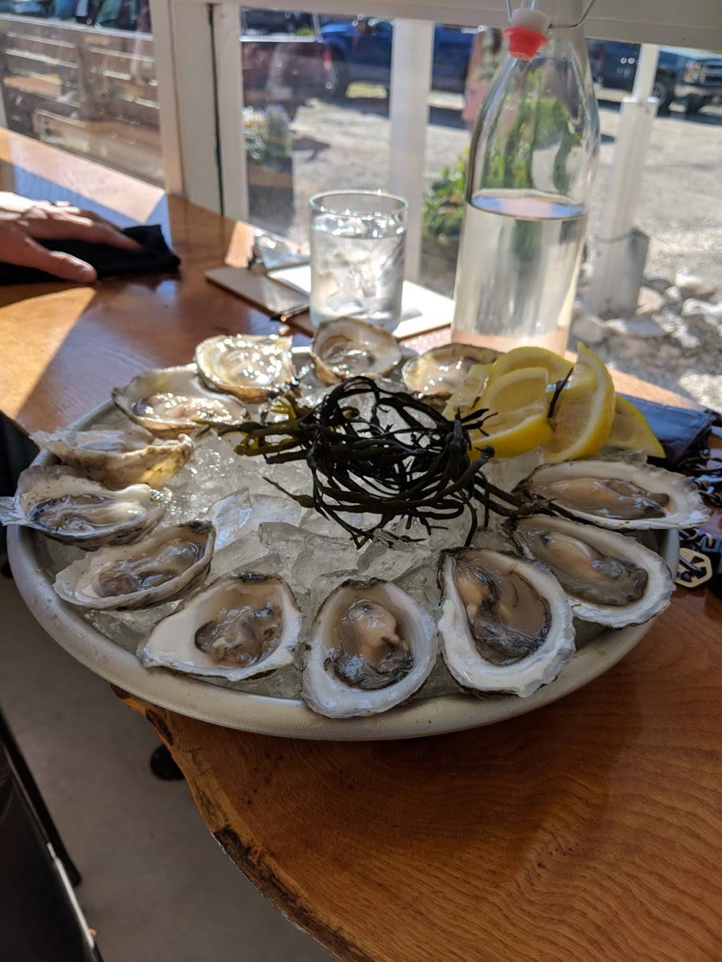 Shuck Station Raw Bar | restaurant | 68 Main St, Newcastle, ME 04553, USA | 2076820129 OR +1 207-682-0129