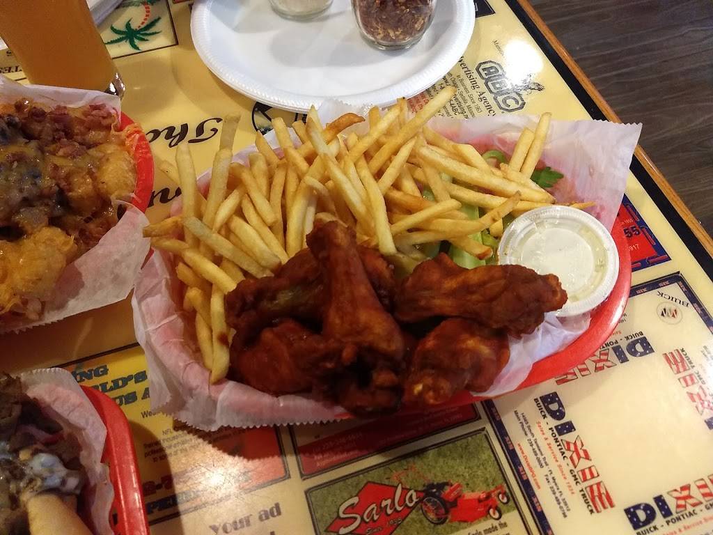 Bucketts Wings & More | restaurant | 6301 South Pointe Blvd, Fort Myers, FL 33919, USA | 2394817311 OR +1 239-481-7311