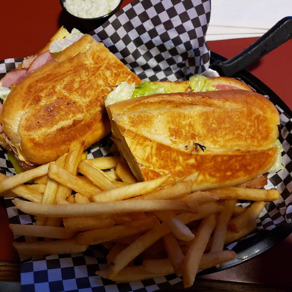 The Flying Pig Airport Diner | restaurant | 1317 Territorial Rd, Benton Harbor, MI 49022, USA | 2693696589 OR +1 269-369-6589