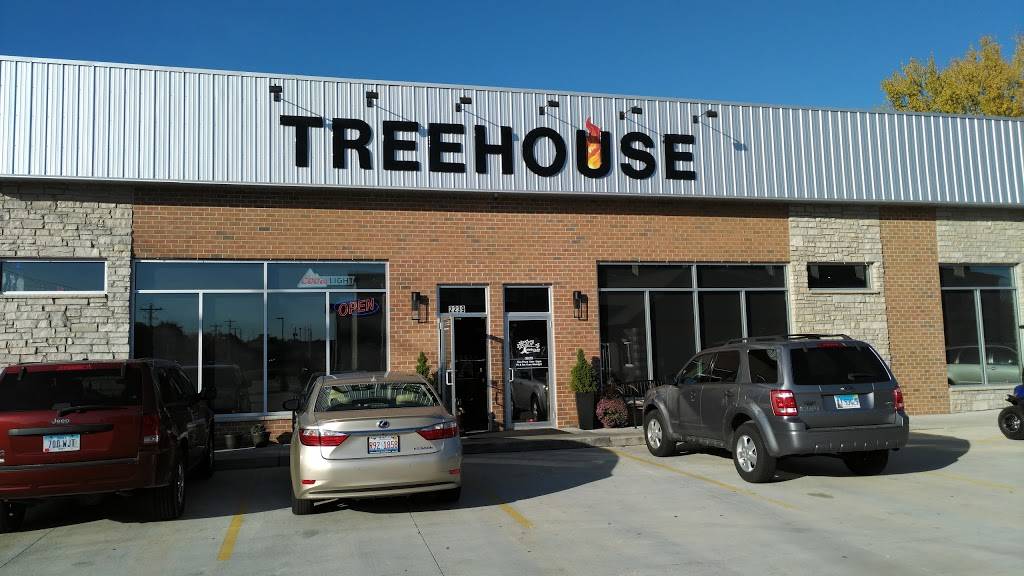 Treehouse Pub & Eatery | restaurant | 2239 Kimberly Rd, Bettendorf, IA 52722, USA | 5633551255 OR +1 563-355-1255