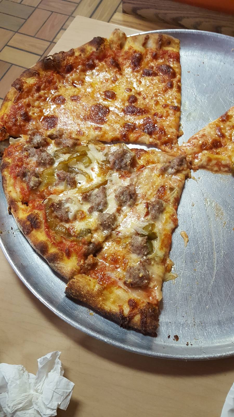 Zuppardis Apizza | restaurant | 179 Union Ave, West Haven, CT 06516, USA | 2039341949 OR +1 203-934-1949