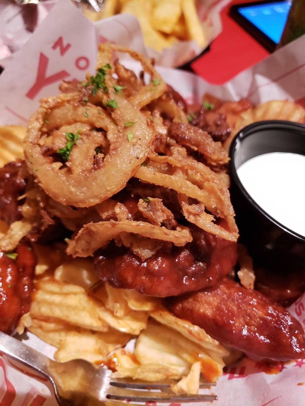 Red Robin Gourmet Burgers and Brews | restaurant | 72-797 Dinah Shore Dr, Rancho Mirage, CA 92270, USA | 7603248310 OR +1 760-324-8310